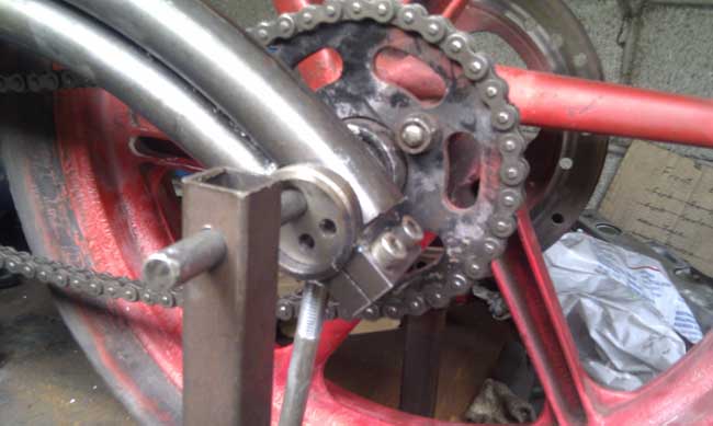 Close up of Eccentric in the swing arm