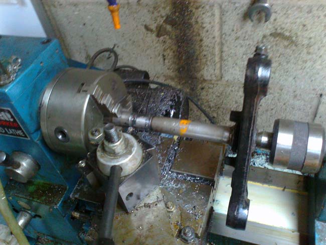 Headstock spindle on the lathe